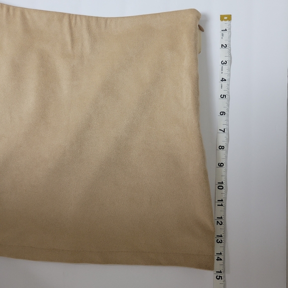 Forever 21 Micro Suede / Faux Suede Tan Beige Mini Skirt Size M Lightweight - Picture 3 of 8